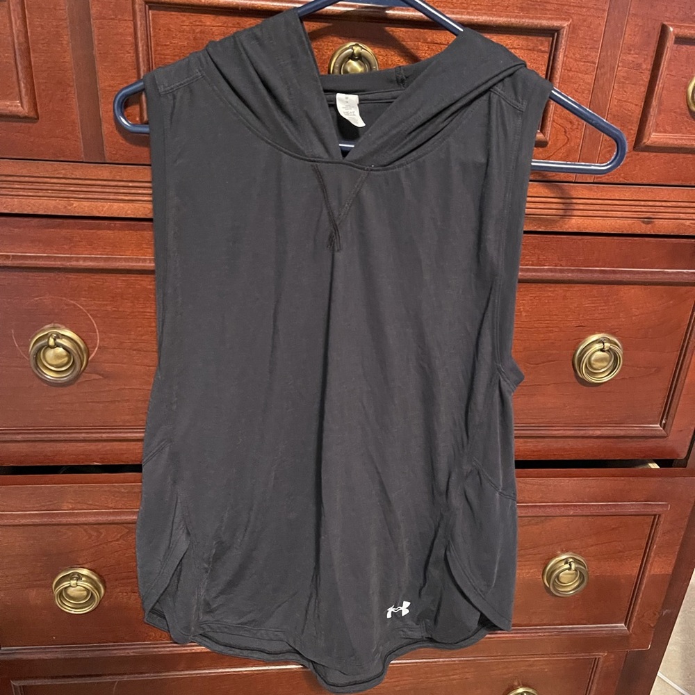 Women’s hooded UA tank. Onlt tried on